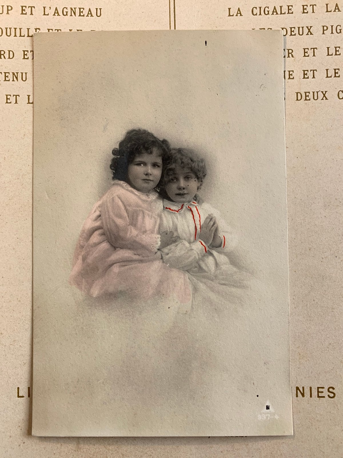 Twee biddende meisjes (WK), Ophalen of Verzenden, Voor 1920, Gelopen, Kinderen