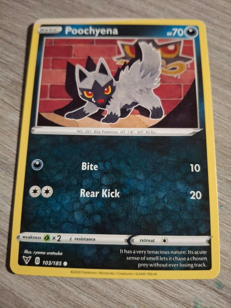 Poochyena Pokémon Kaart 103/185 - Zeldzaam en in goede staat, Ophalen of Verzenden, Zo goed als nieuw, Losse kaart