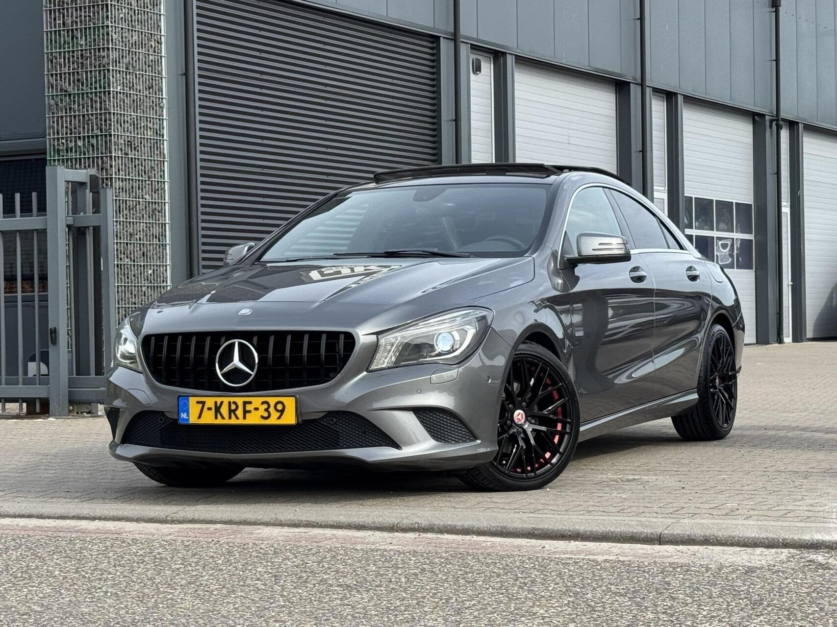 Mercedes CLA-klasse 200 Edition 1|Pano|CarPlay|Leer|Stoelvw|, Auto's, Gebruikt, Euro 6, 715 kg, Automatische klimaatregeling