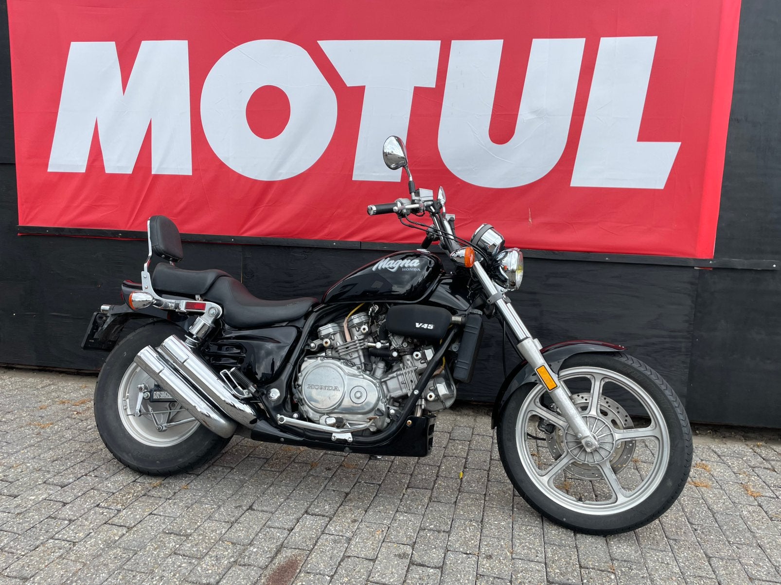 Honda Magna VF750, 750 cc, 4 cilinders, Gebruikt, Particulier