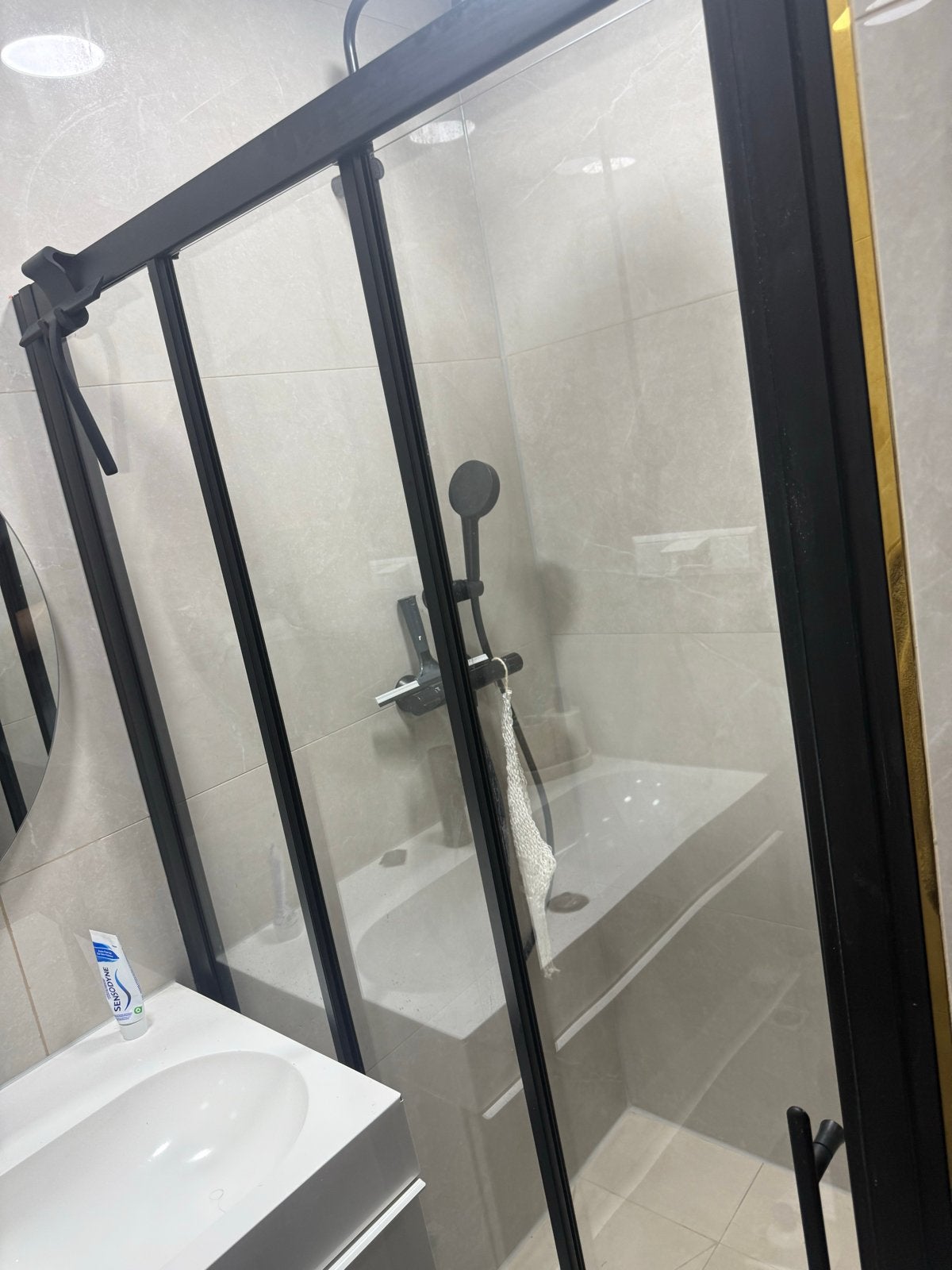 Douchecabine met zwart frame en helder glas, Ophalen, Nieuw, Glas, Douche