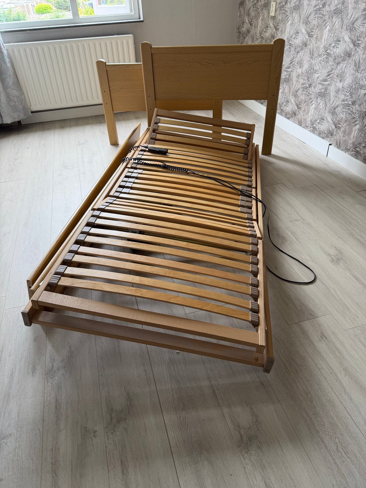 Eenpersoonsbed 90x200 met verstelbare lattenbodem, Ophalen, 90 cm, Eenpersoons, 200 cm