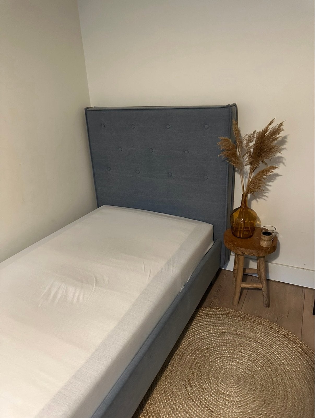 Bopita eenpersoons bed met gestoffeerd hoofdbord, Gebruikt, 90 cm, Eenpersoons, Blauw
