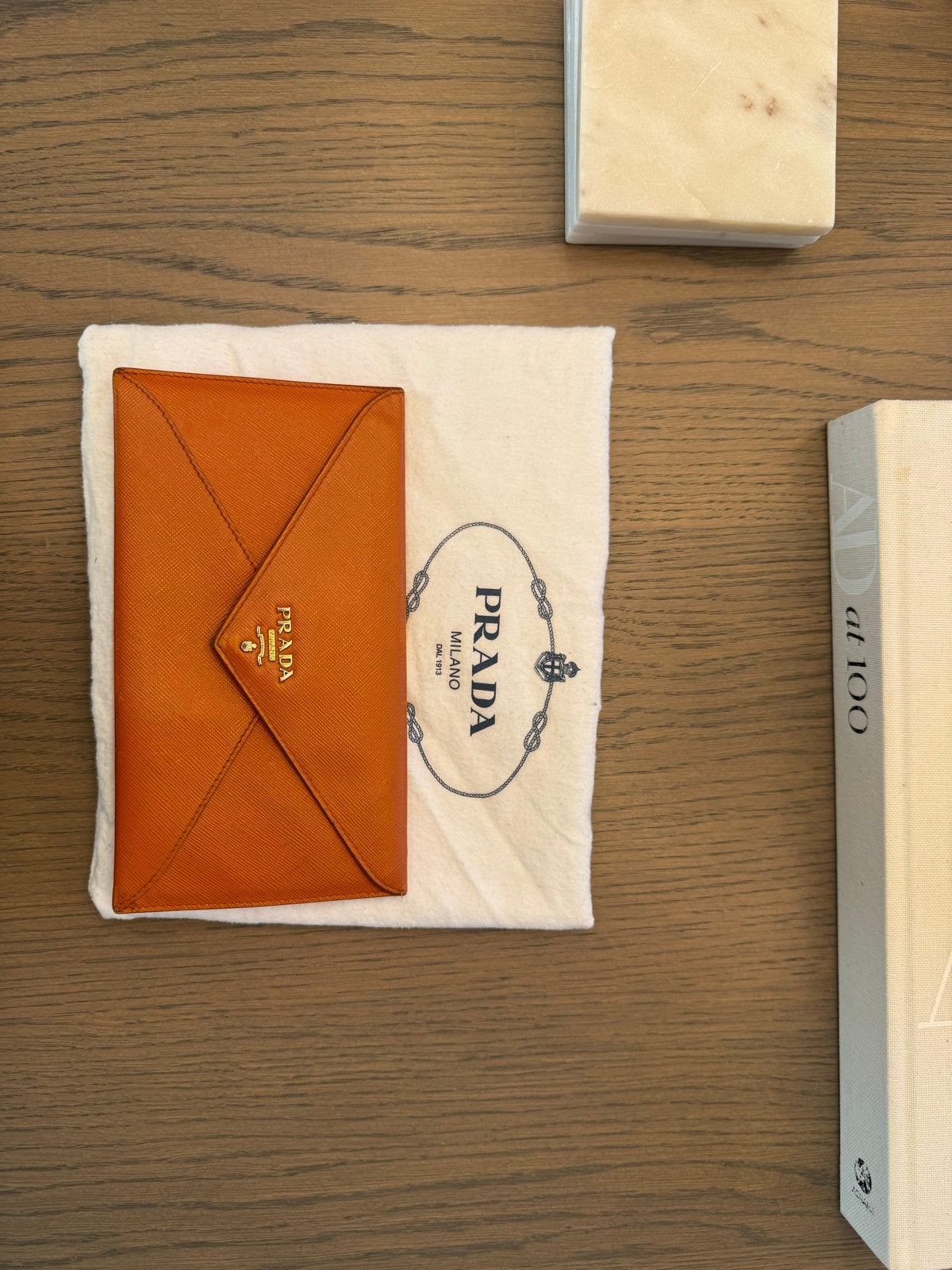 Prada Clutch met Gouden Hardware - Hermes Oranje, Ophalen of Verzenden, Zo goed als nieuw, Oranje, Avondtasje