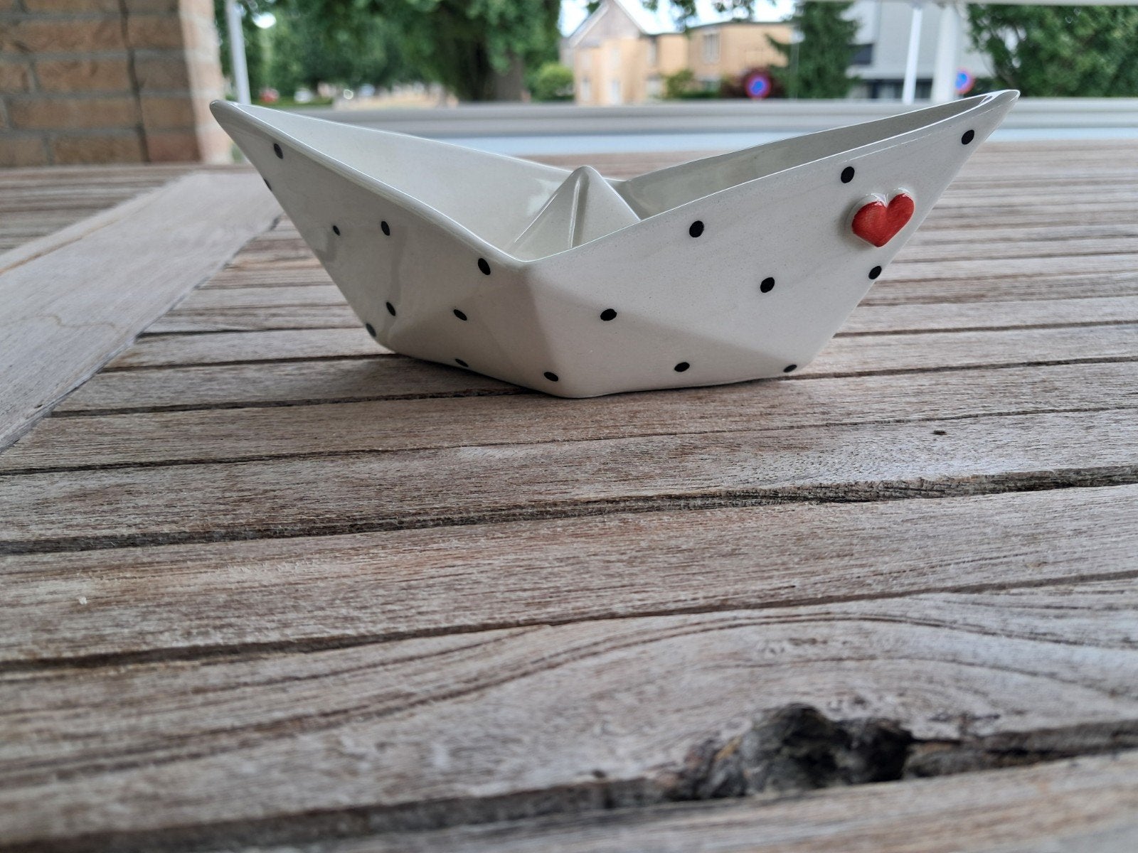 Klein porseleinen bootje met stippen en hartje, 15 cm, Ophalen