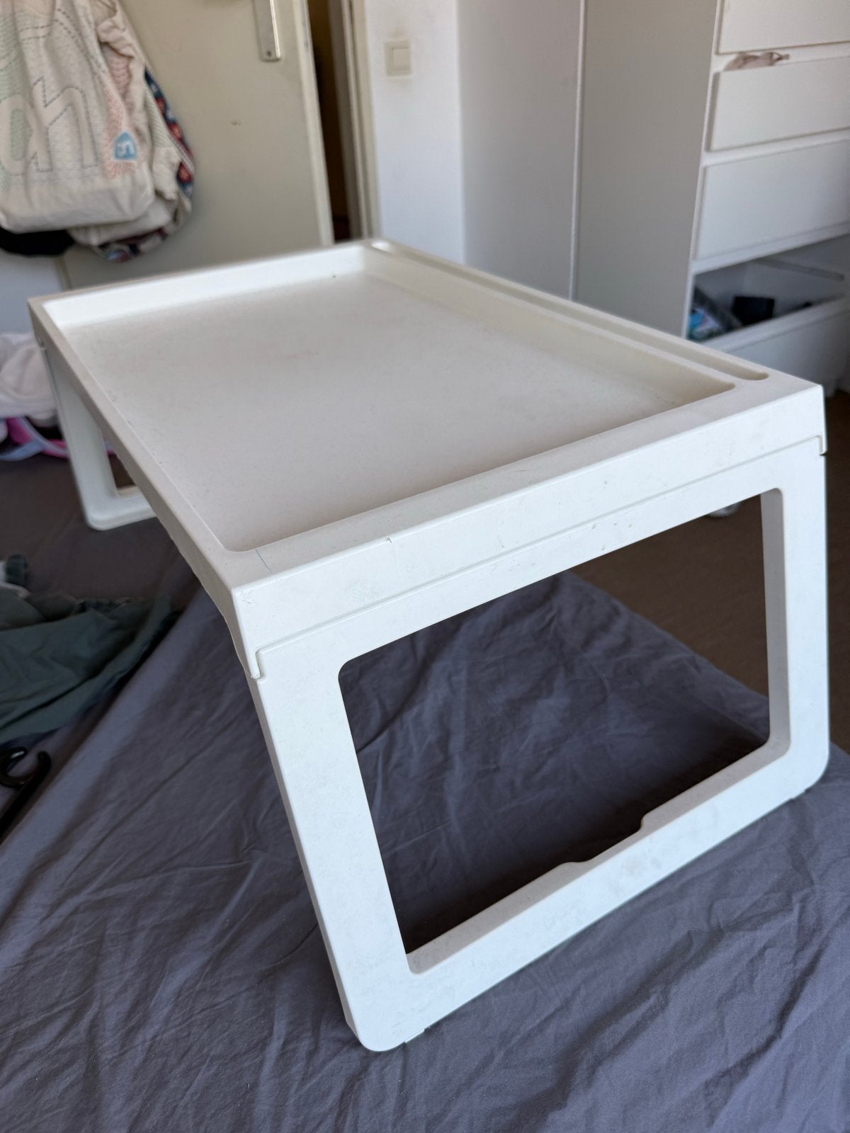 Ikea bed/laptoptafeltje wit, zo goed als nieuw, Ophalen, Zo goed als nieuw, Rechthoekig, Kunststof