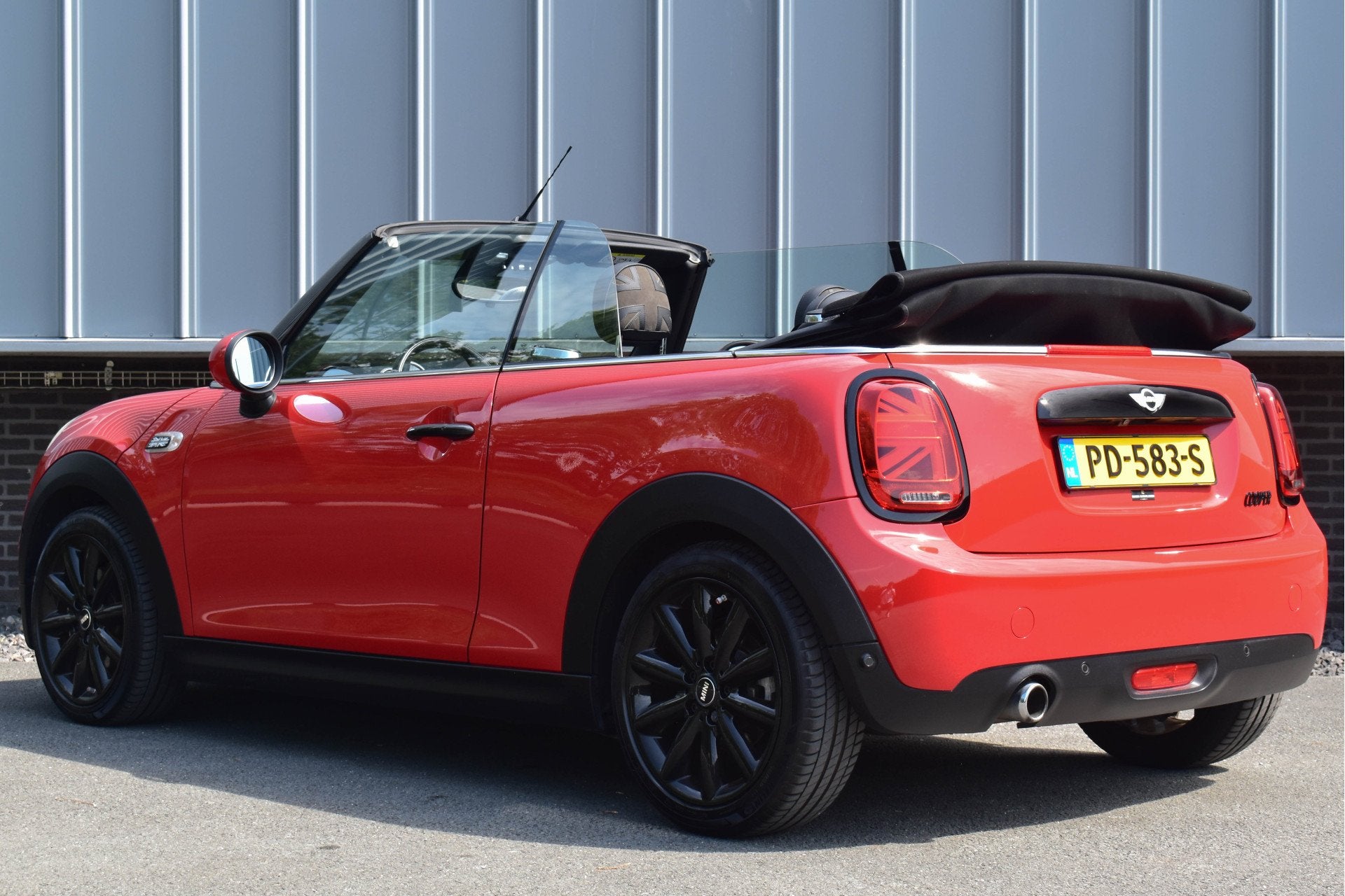 MINI Cabrio 1.5 Cooper Cabrio | Leder | Camera | Keyless | N, Auto's, Mini, Voorwielaandrijving, 136 pk, Gebruikt, Euro 6