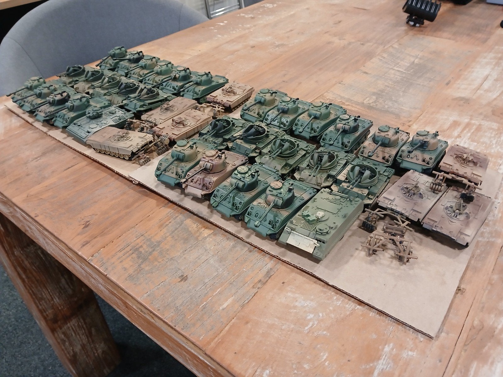 Grote collectie modeltanks - diverse schalen en merken, Overige merken, Gebruikt, 1:50 of kleiner, Auto