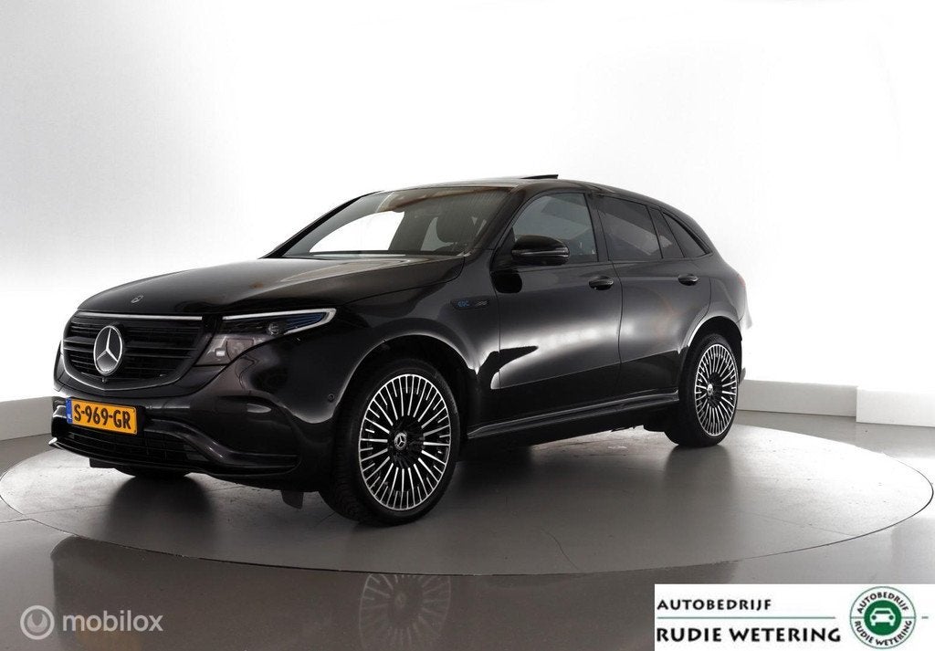 Mercedes EQC 400 4MATIC AMG Line 80 kWh pano|leer|stoelverw., Auto's, Mercedes-Benz, Automaat, Zwart, Zwart, Vierwielaandrijving