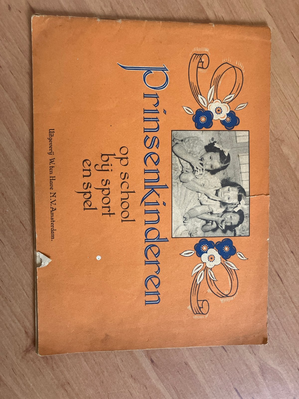 Prinsenkindere: op school, bij sport en spel, Verzamelen, Koninklijk Huis en Royalty, Ophalen of Verzenden, Gebruikt, Tijdschrift of Boek