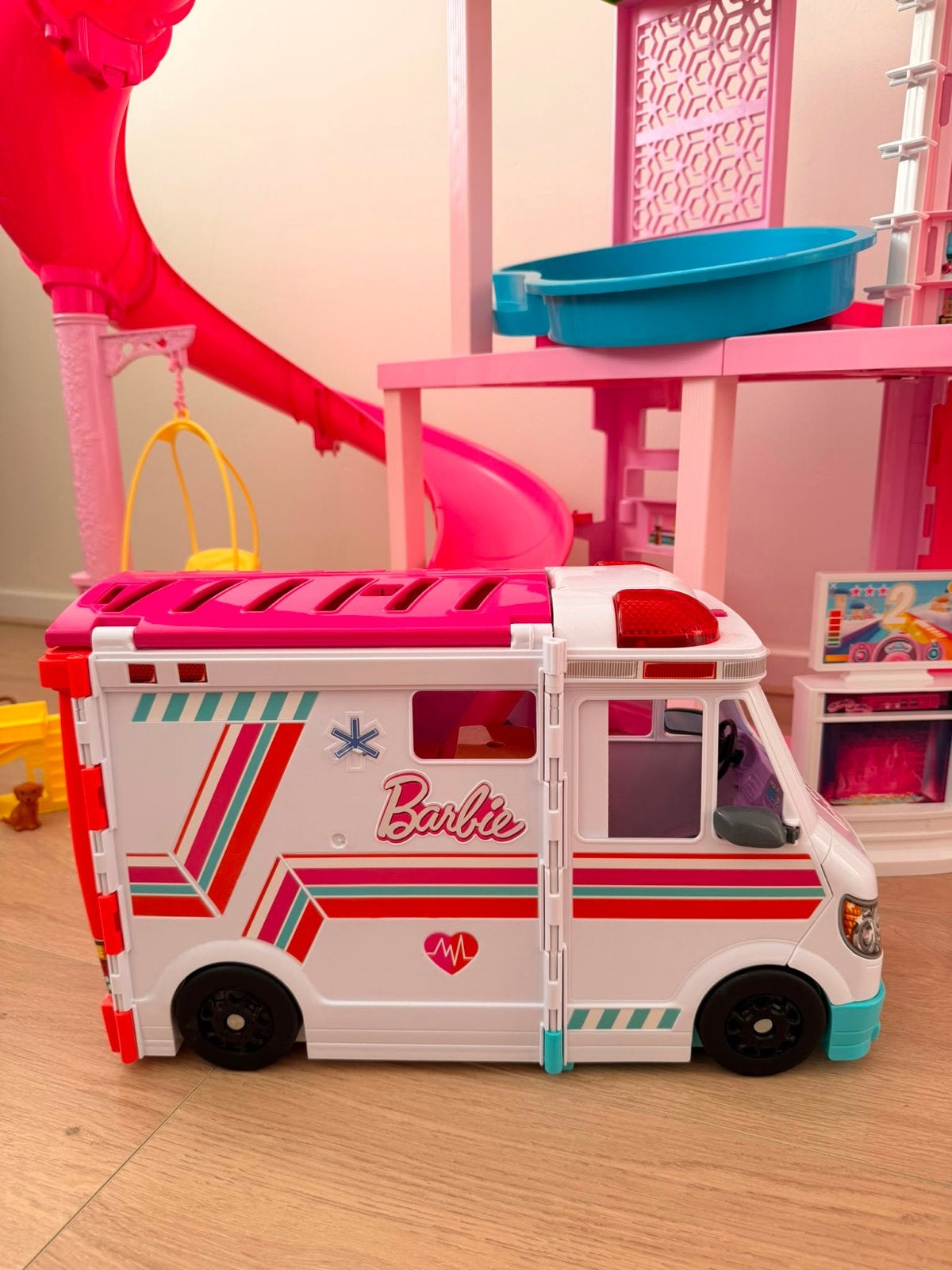 Barbie Ambulance + dierenarts Speelset met Accessoires, Ophalen, Zo goed als nieuw
