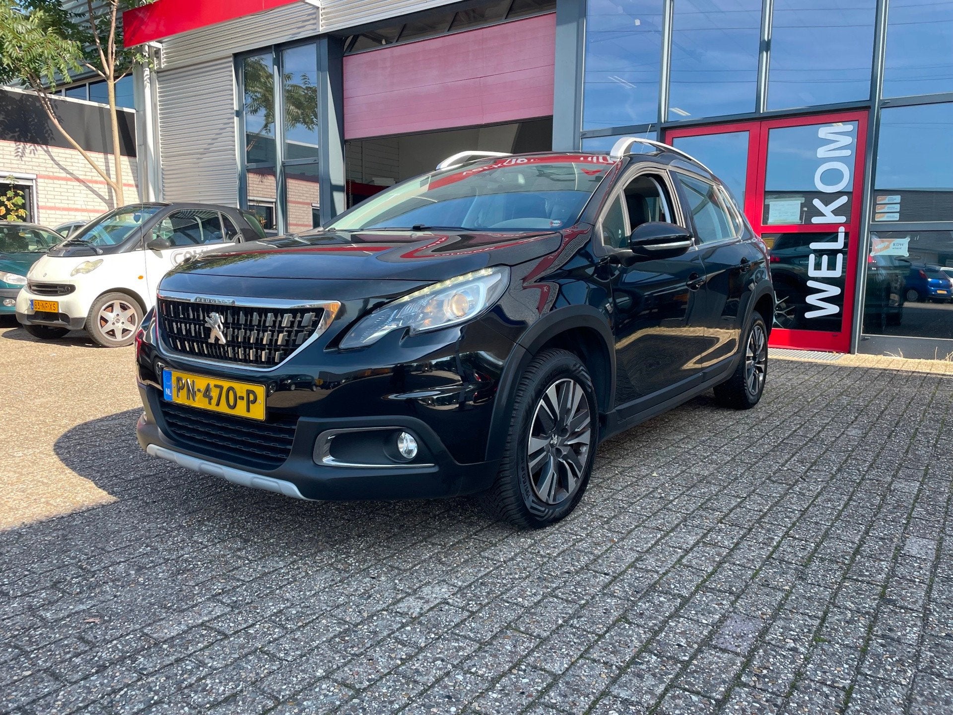 Peugeot 2008 1.2 PureTech Allure automaat pano top staat, Auto's, Dealer onderhouden, Euro 6, 1199 cc, 610 kg