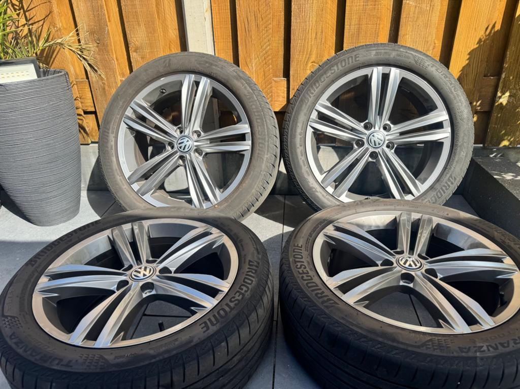 Originele VW T-Roc R-Line Sebring 18 inch, Auto-onderdelen, Banden en Velgen, Ophalen, 18 inch, Banden en Velgen, 235 mm