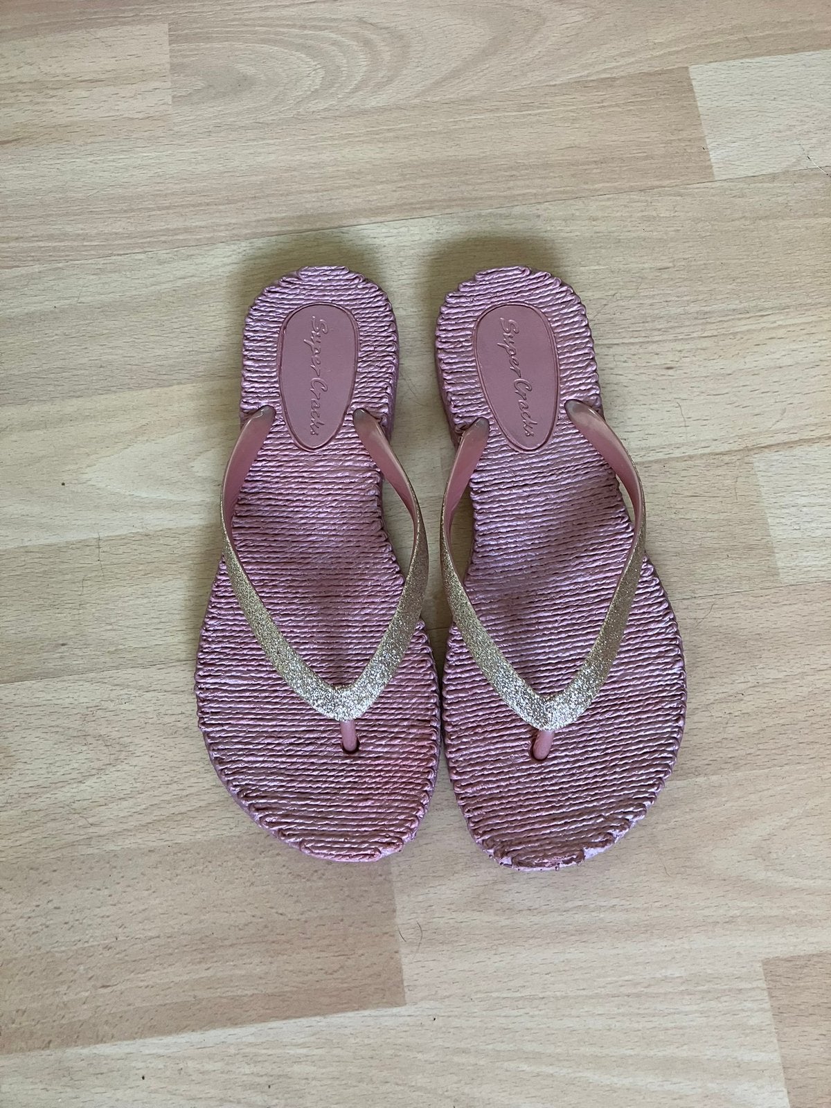 Supercracks teenslippers oudroze met goud mt 37 izgs, Slippers, Ophalen of Verzenden, Roze, Gedragen