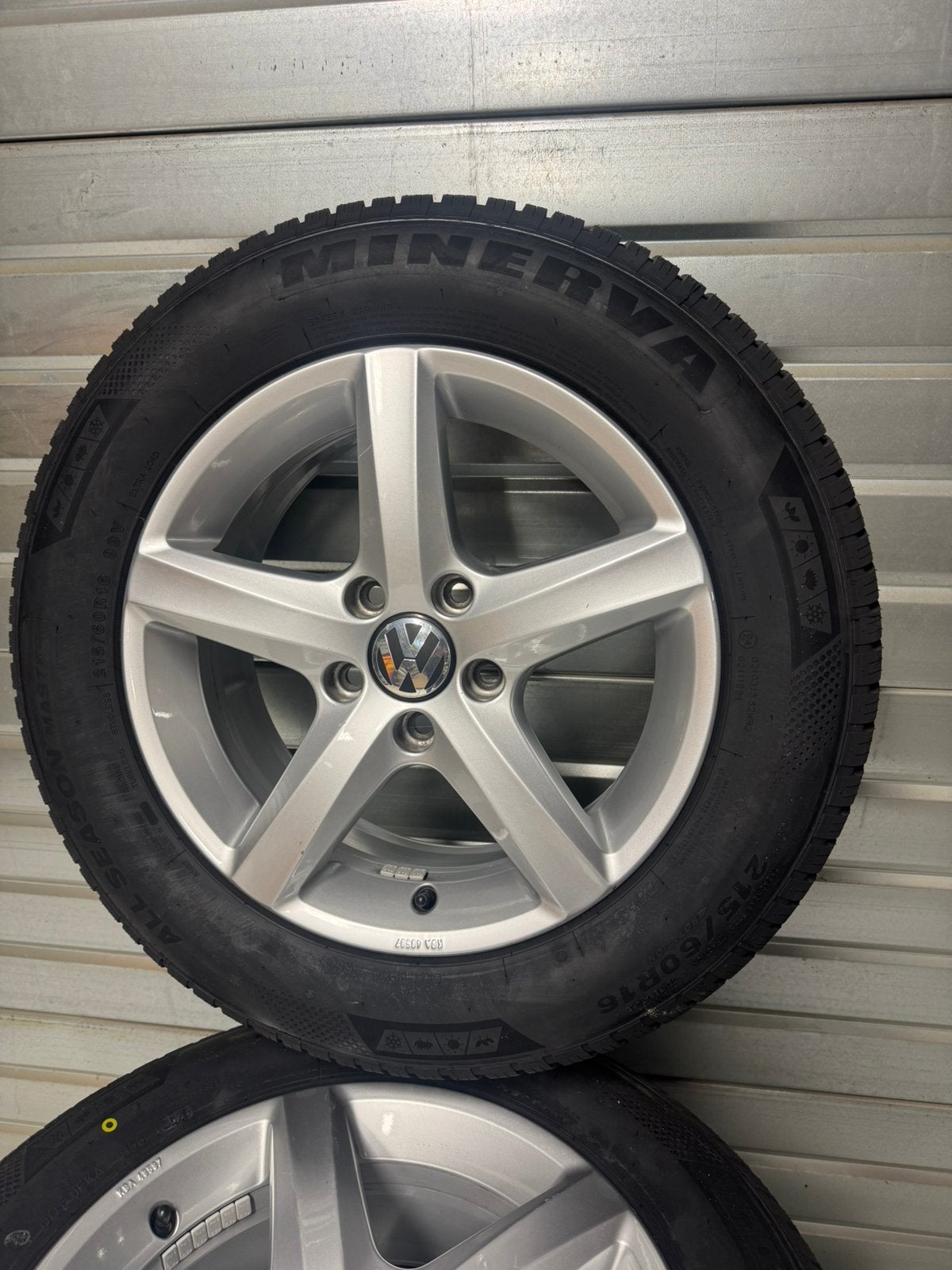 Originele 16” VW Passat set met nieuwe All Season 215/60R16, 16 inch, Banden en Velgen, Ophalen of Verzenden, All Season