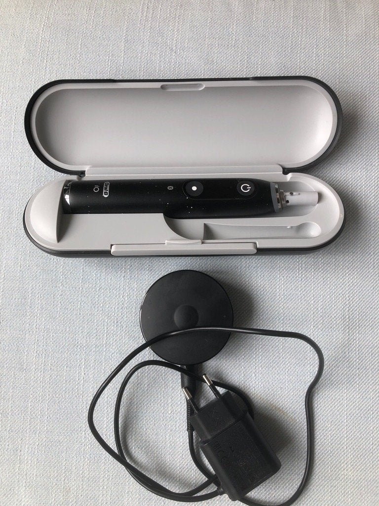 Oral-B iO Series 9 elektrische tandenborstel met 4 kopstuks, Ophalen of Verzenden, Refurbished, Mondverzorging