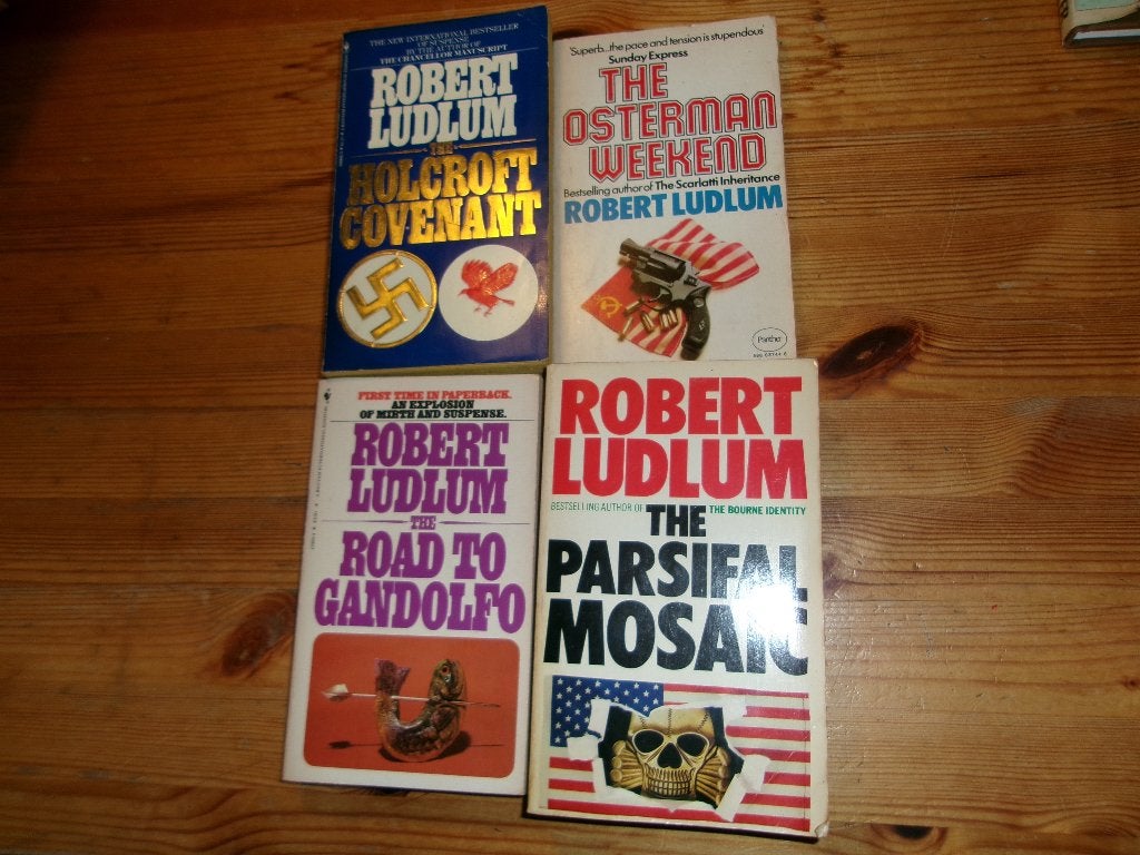 Robert ludlum 14x, Ophalen of Verzenden, Gelezen