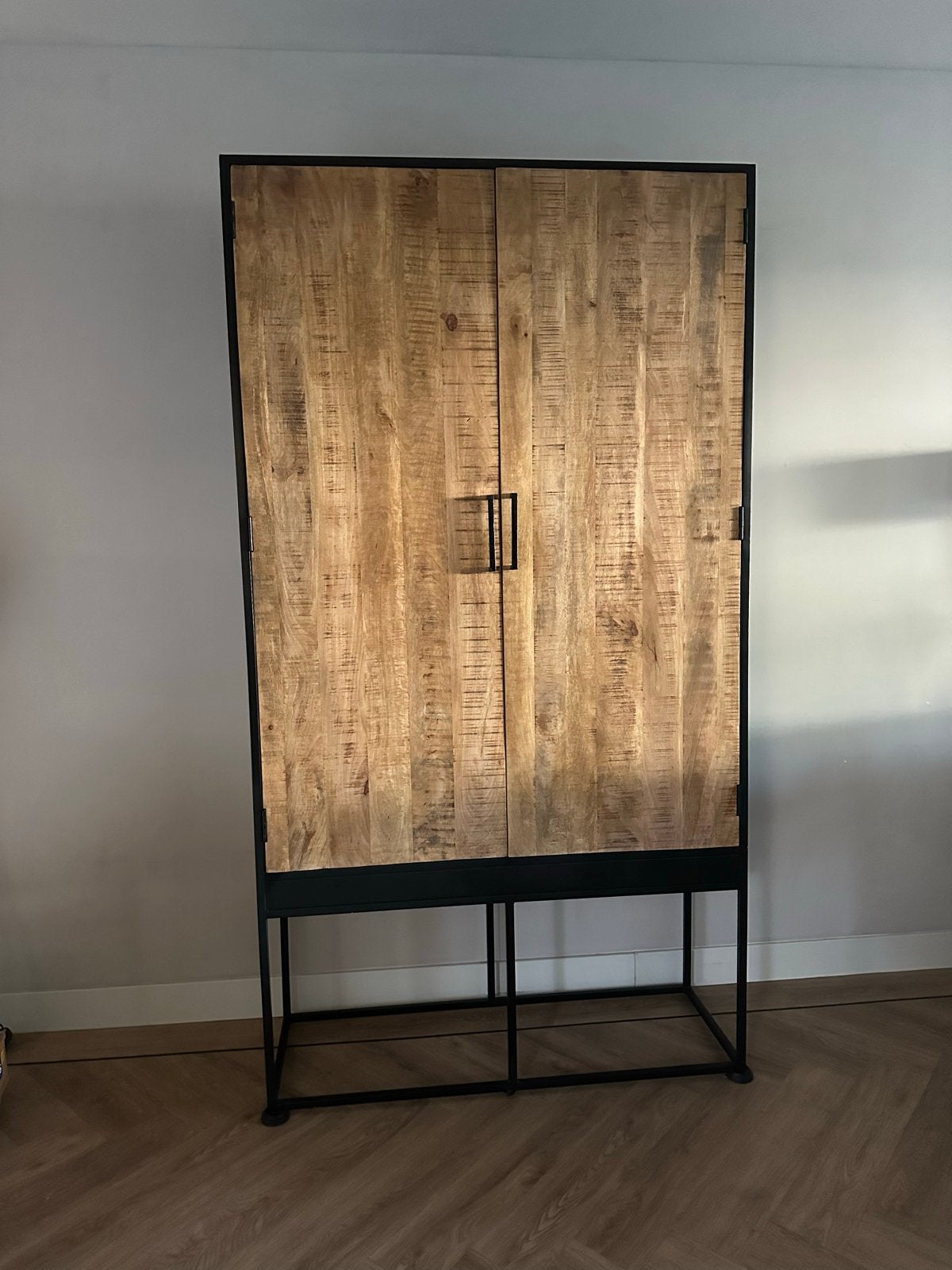 Mango Houten Kast met Zwart Metalen Frame - 221x120x40 cm, Ophalen, Gebruikt, 100 tot 150 cm, 25 tot 50 cm