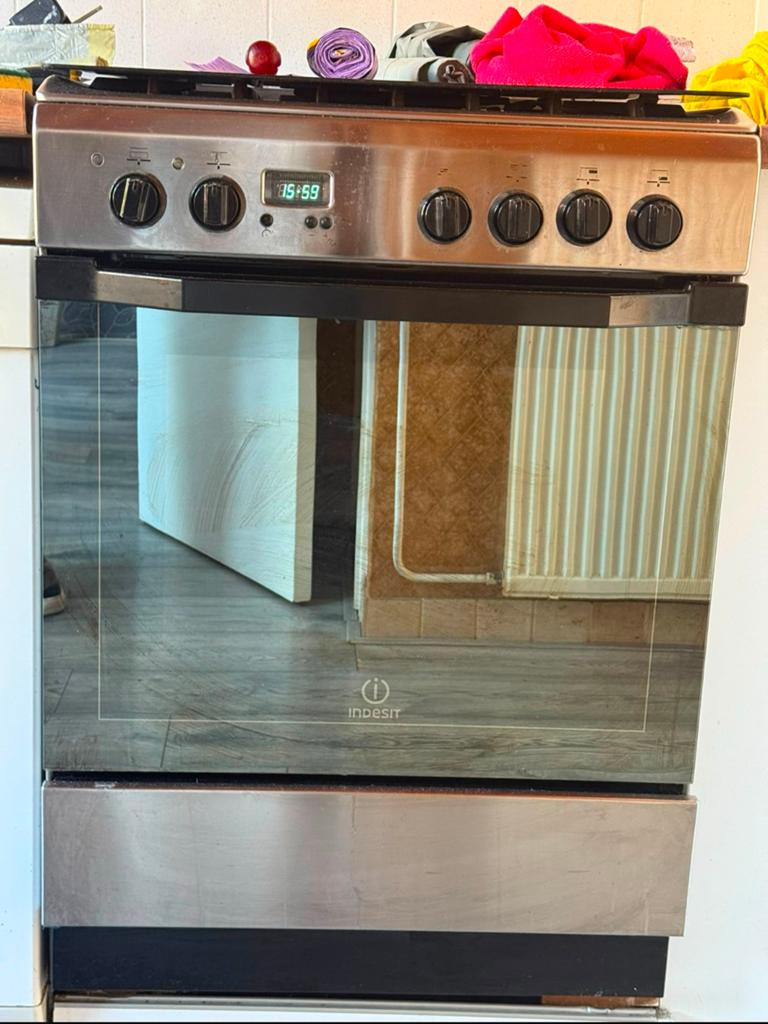 Indesit Vrijstaand Gasfornuis met Oven - Gebruikt, Ophalen, Gebruikt, 60 cm of meer, 4 kookzones