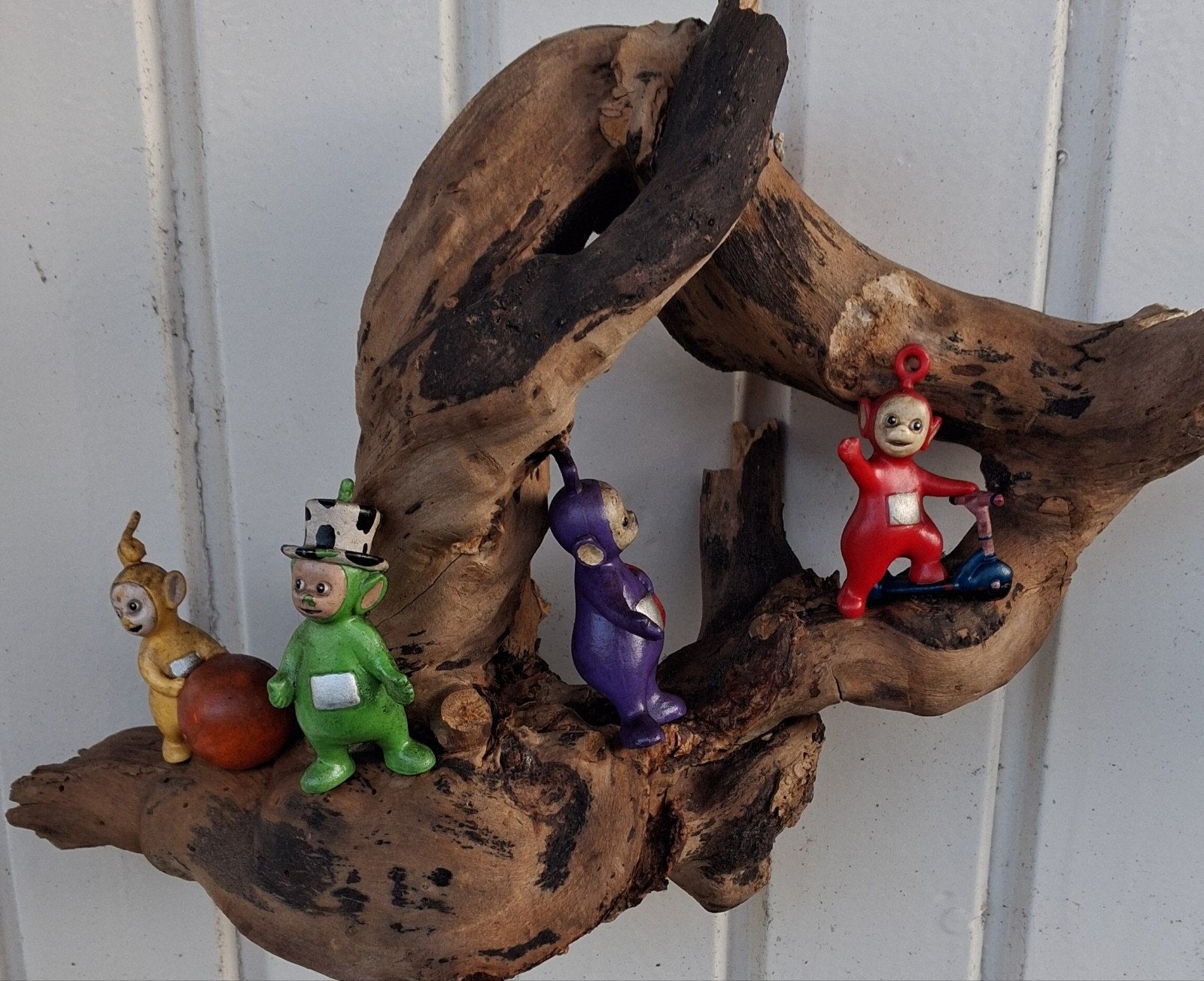 Telletubbies op boomstronk., Verzamelen, Poppetjes en Figuurtjes, Gebruikt, Ophalen