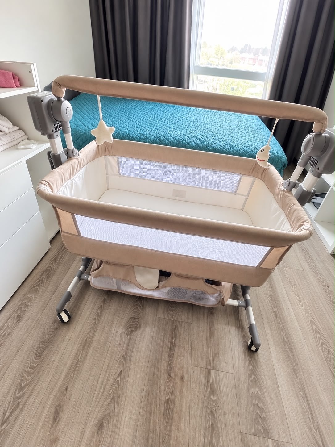 Elektrische babywieg/ledikant met accessoires + commode, Ophalen of Verzenden, Gebruikt, Wieg