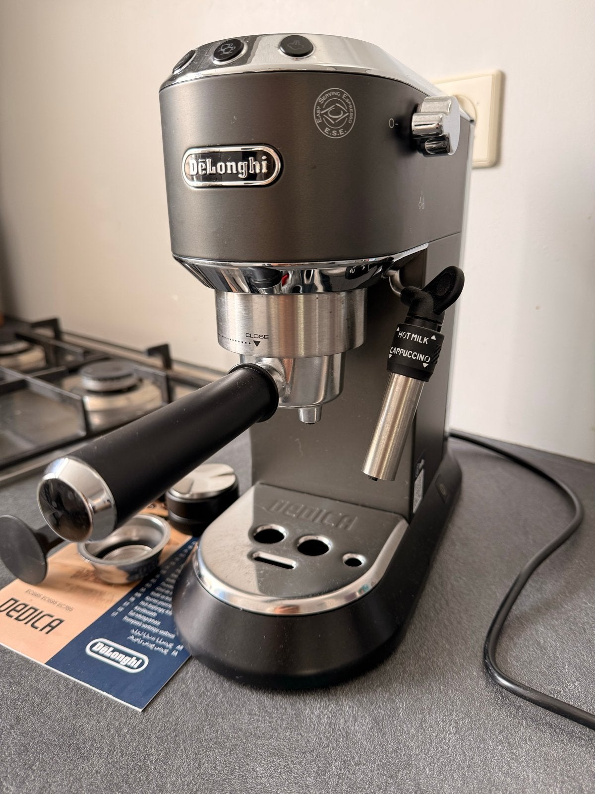 DeLonghi Dedica espressomachine - Compact en stijlvol, Ophalen, Afneembaar waterreservoir, Espresso apparaat, Gemalen koffie