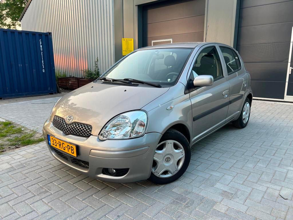 Toyota Yaris 1.3 VVT-i S-Line 86.925KM 1e eigenaar, Voorwielaandrijving, Gebruikt, 4 cilinders, 400 kg