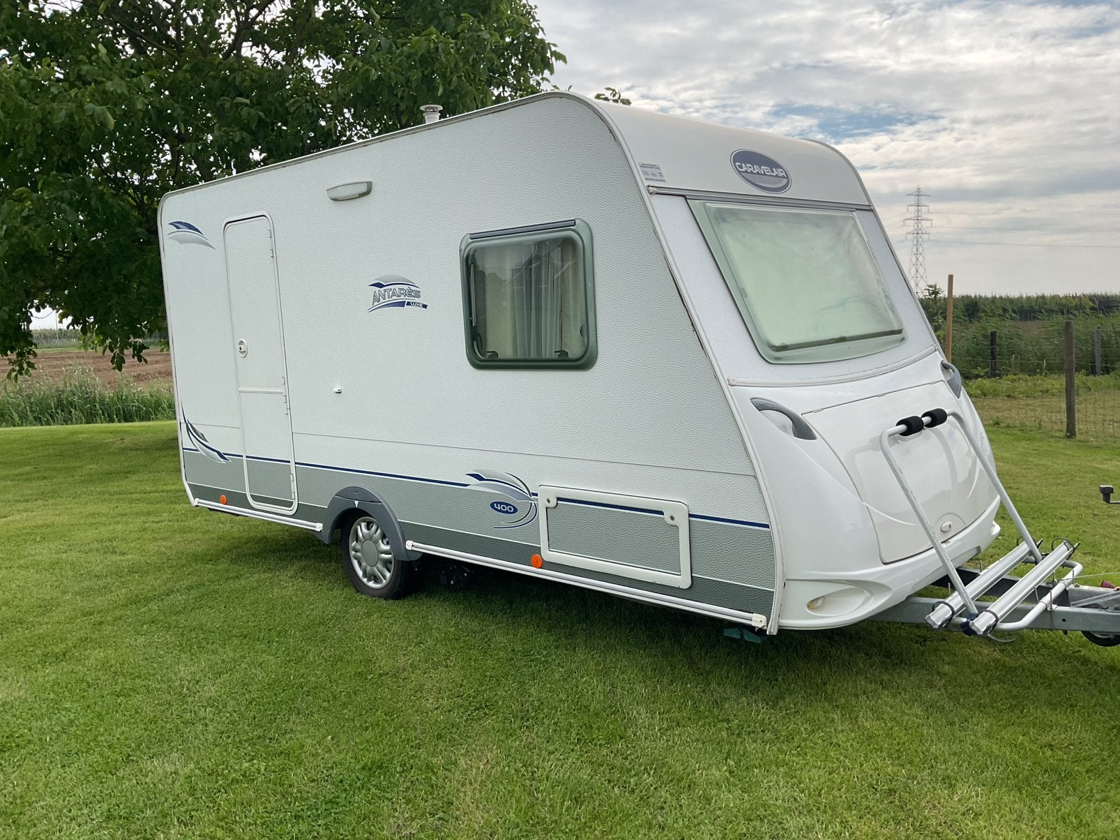 Caravelair Antares Luxe 400 2011 met mover, Schokbreker, Treinzit, 750 - 1000 kg, Particulier