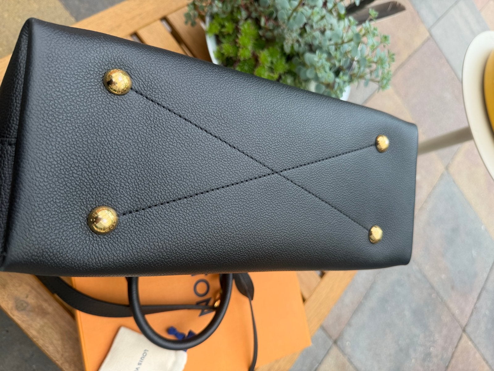 Louis Vuitton Neo alma, Ophalen, Zo goed als nieuw, Zwart, Handtas