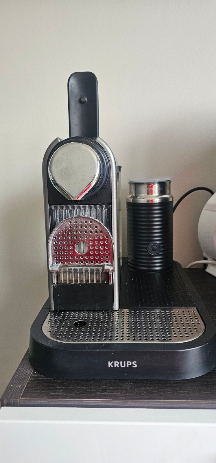 Krups Nespresso CitiZ & Milk – incl. melkopschuimer – werkt, Witgoed en Apparatuur, Ophalen, Gebruikt, Koffiemachine, 4 tot 10 kopjes