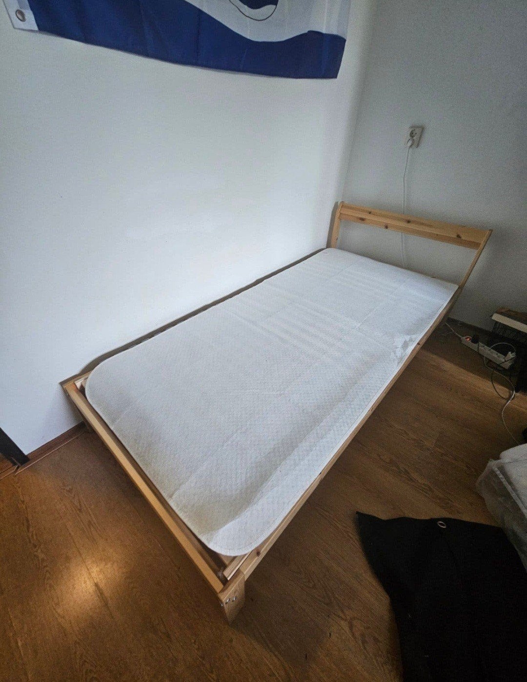 eenpersoons bed met lattenbodem en matrasbeschermer, Ophalen, 90 cm, Eenpersoons, Wit