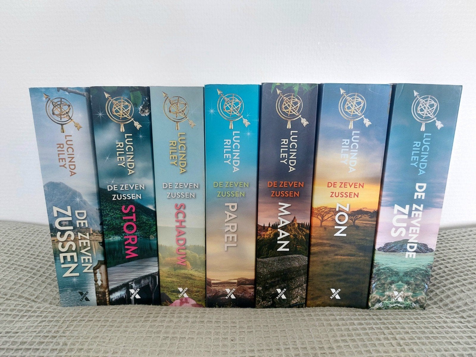 De Zeven Zussen serie (7 delen) - Lucinda Riley, Boeken, Ophalen of Verzenden, Gelezen