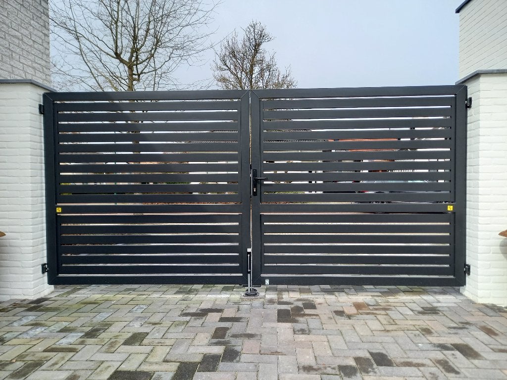 Moderne inrijpoort model: Berlin 400x150cm ook maatwerk