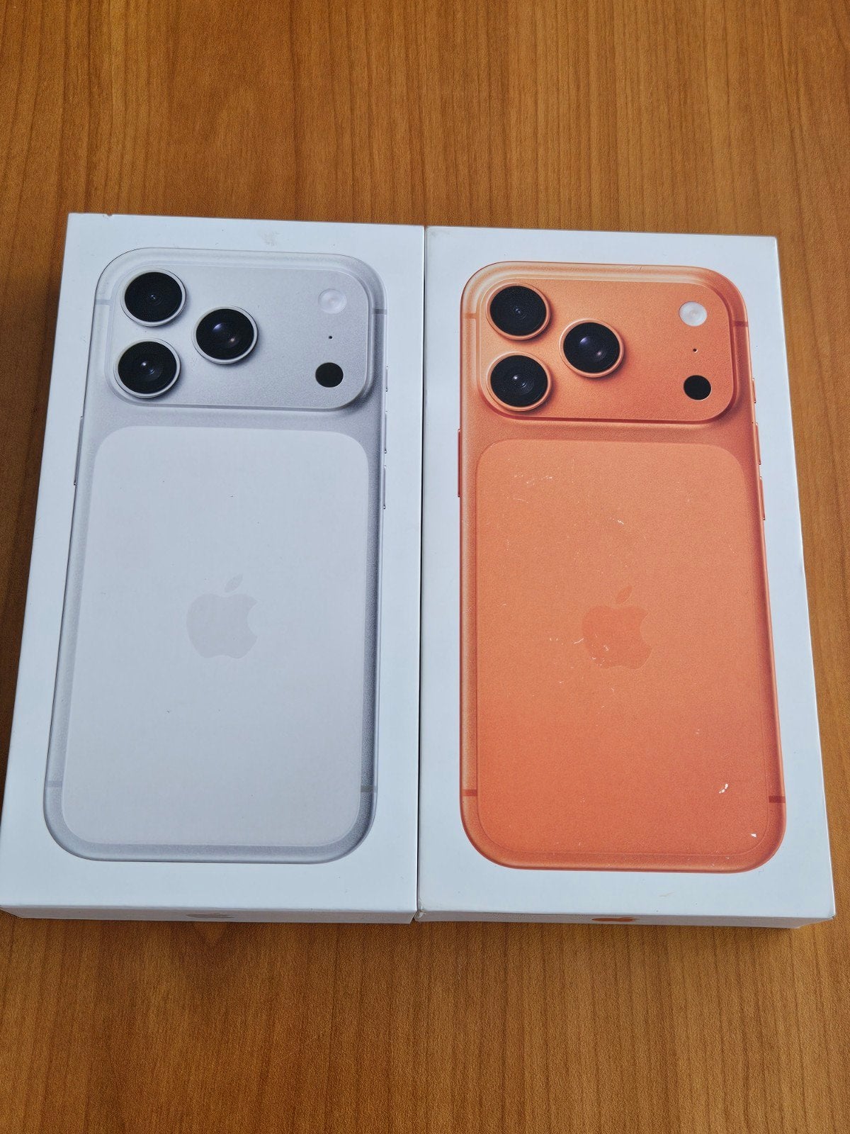 İPhone 17 Pro 256Gb cosmic oranje/Silver Geseald met Factuur, Telecommunicatie, Mobiele telefoons | Apple iPhone, Ophalen, Nieuw