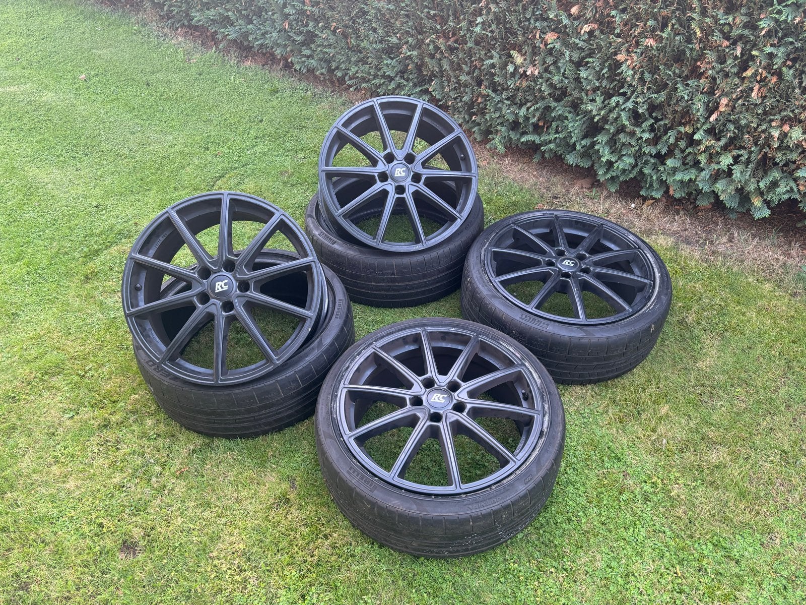 RC Design 19 inch velgen met 235/35 r19 pirelli banden, Auto-onderdelen, Gebruikt, Banden en Velgen, 235 mm, Personenwagen