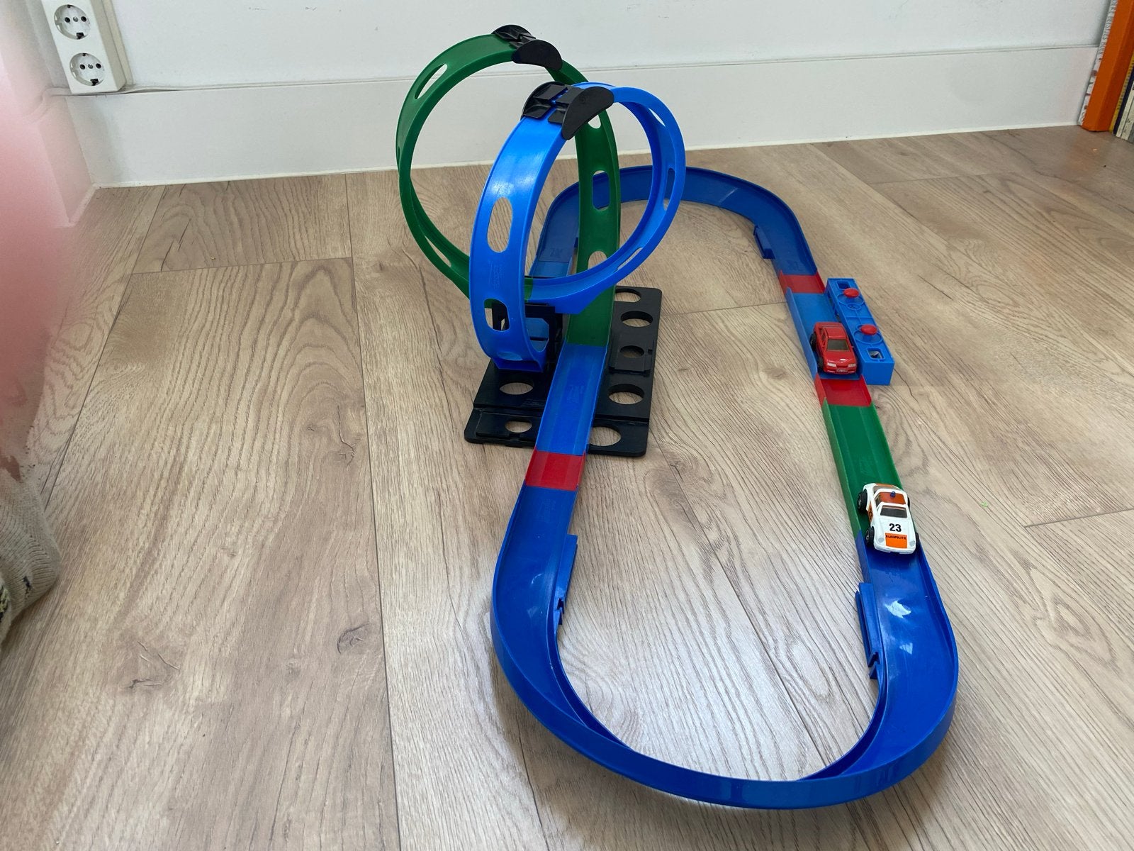 Racebaan met looping en twee auto's, Kinderen en Baby's, Speelgoed | Racebanen, Overige merken, Ophalen of Verzenden, Racebaan