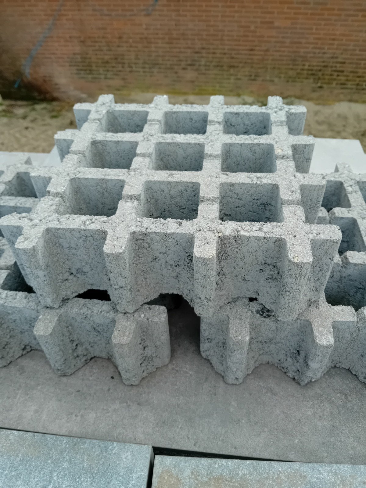 51 stuks 30x30x8 betonnen grasdallen/grastegels, Ophalen