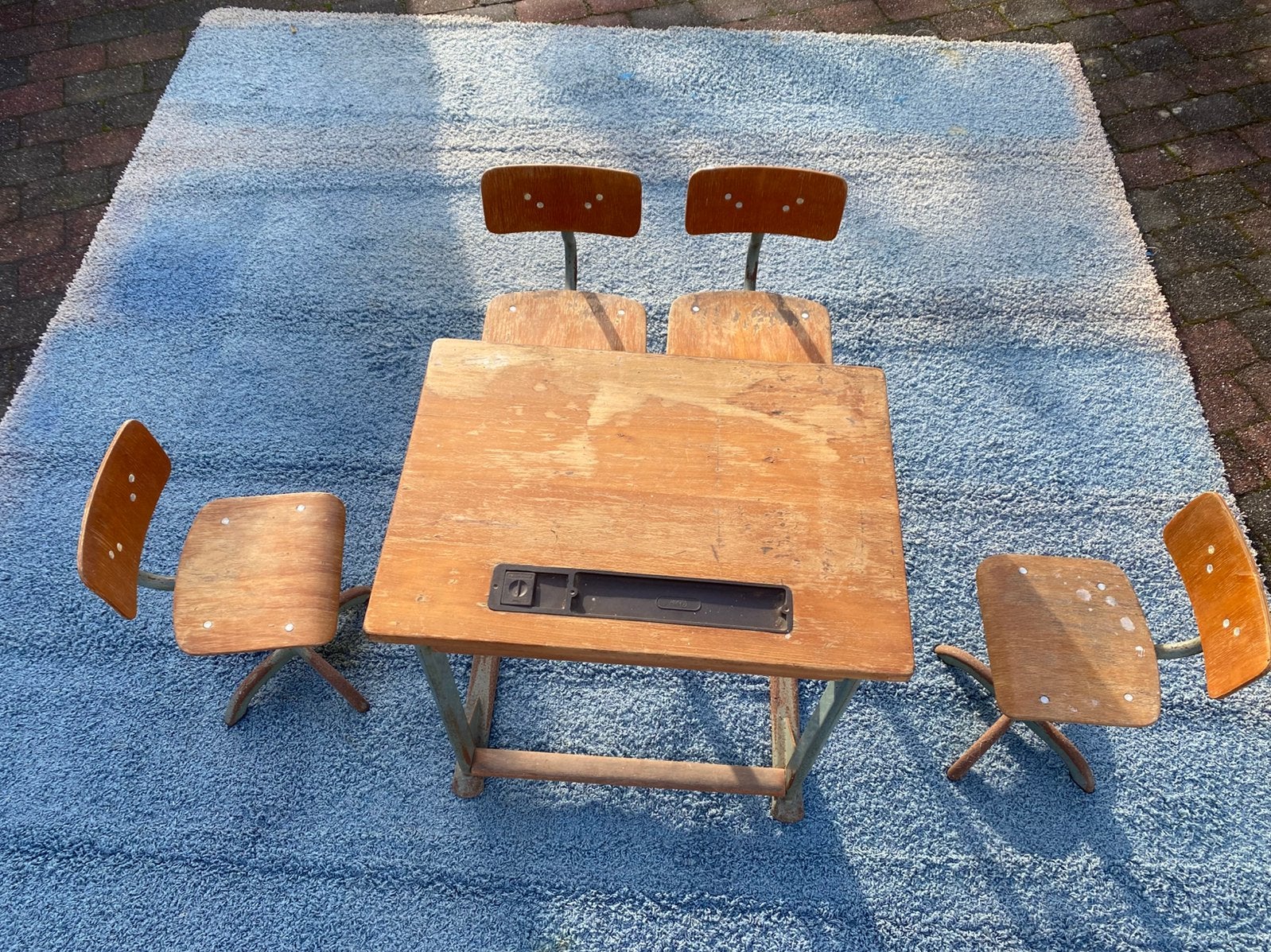 VINTAGE houten schooltafel met 4 stoelen van hout/metaal !, Ophalen