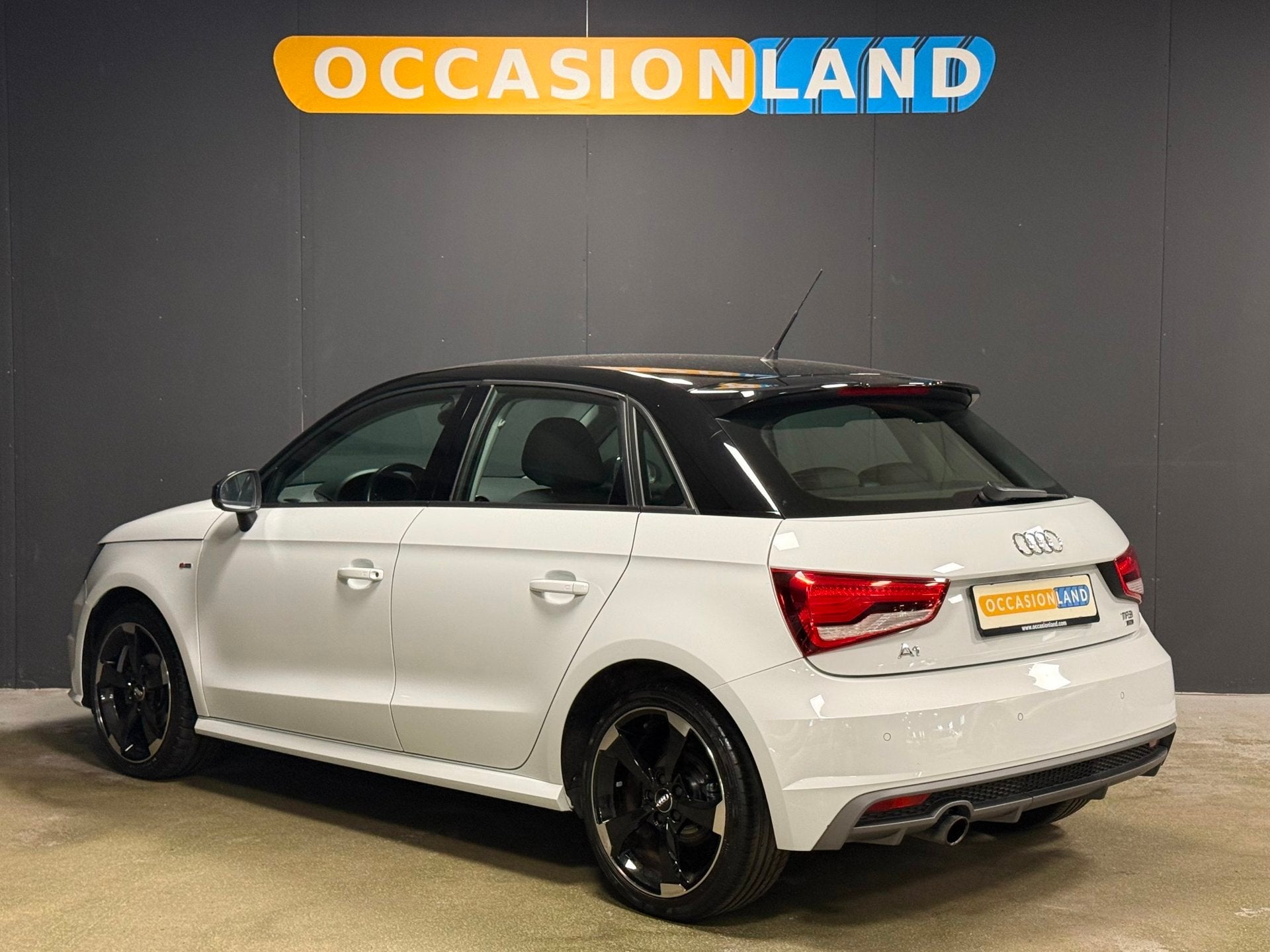 Audi A1 Sportback 1.0 TFSI Pro Line S|STOELV|BLUETOOTH|NAVI|, Auto's, Audi, Voorwielaandrijving, Stof, Zwart, 95 pk