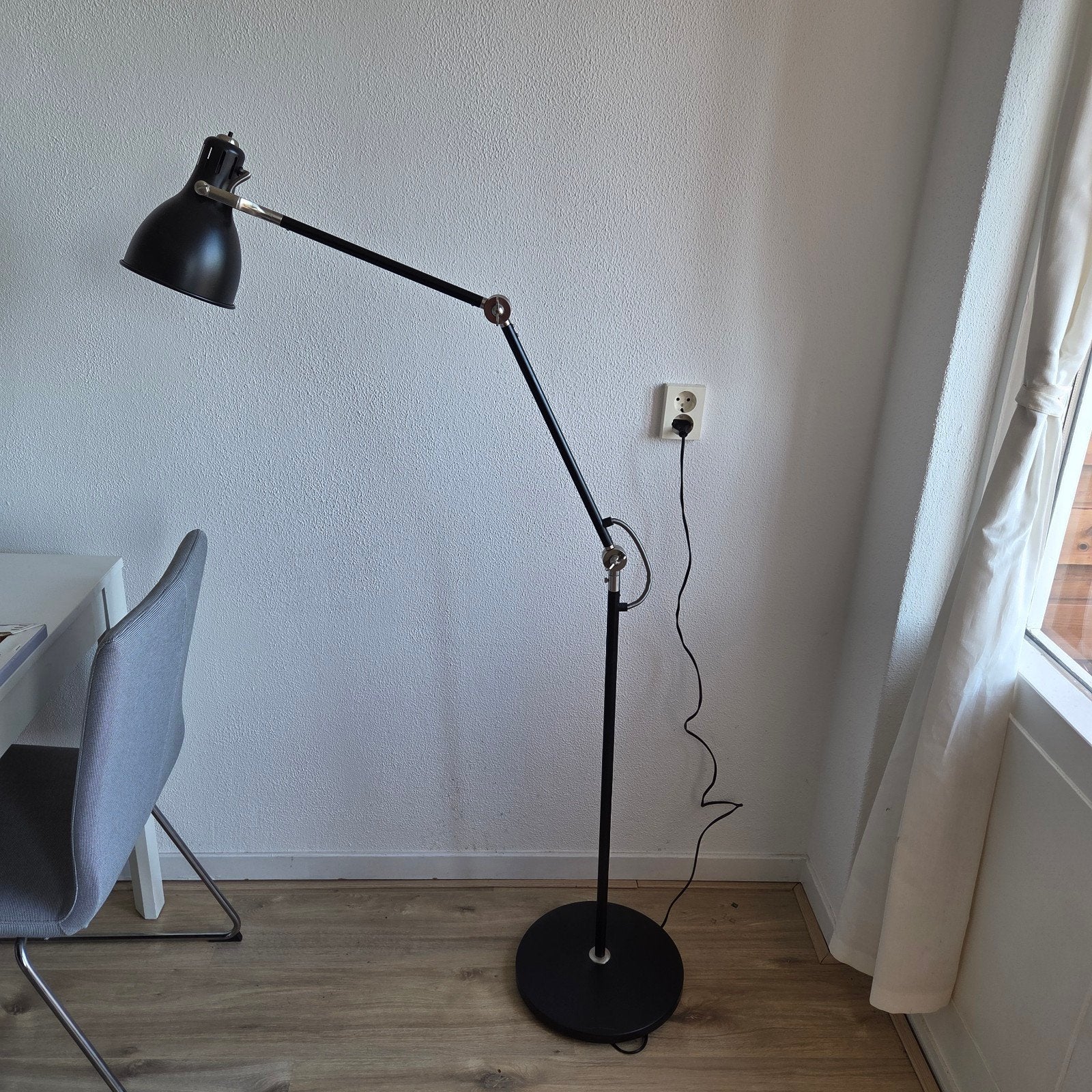 Zwarte industriële vloerlamp IKEA - Verstelbaar, Ophalen, Gebruikt, Industrieel, Modern, Metaal