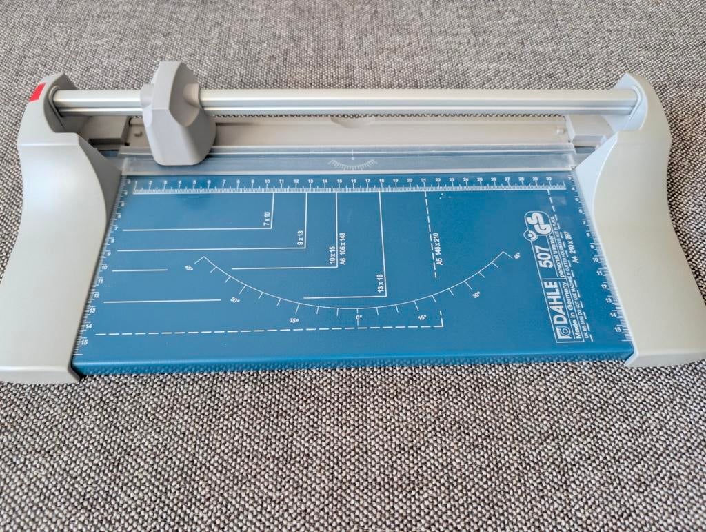 Dahle A4 papier snijder, Ophalen