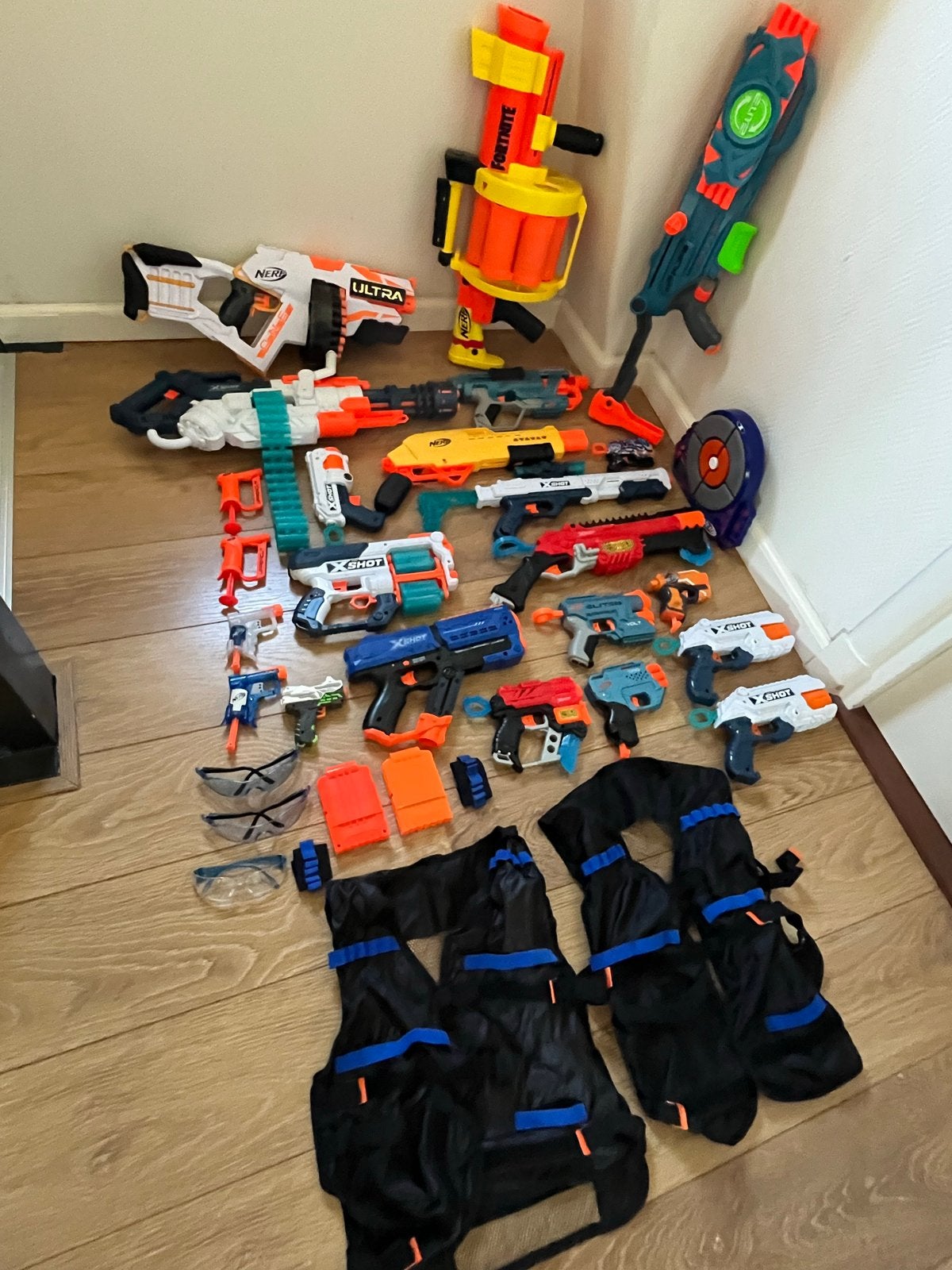 Grote partij Nerf en X-shot guns met toebehoren, Ophalen of Verzenden, Zo goed als nieuw