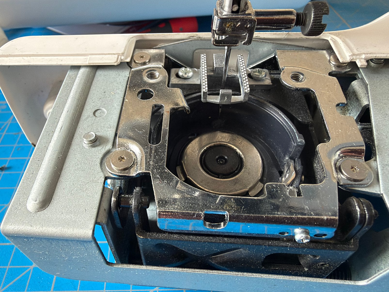 Duurzaam naaimachine en lockmachine onderhoud, Hobby en Vrije tijd, Naaimachines en Toebehoren, Ophalen of Verzenden, Gebruikt