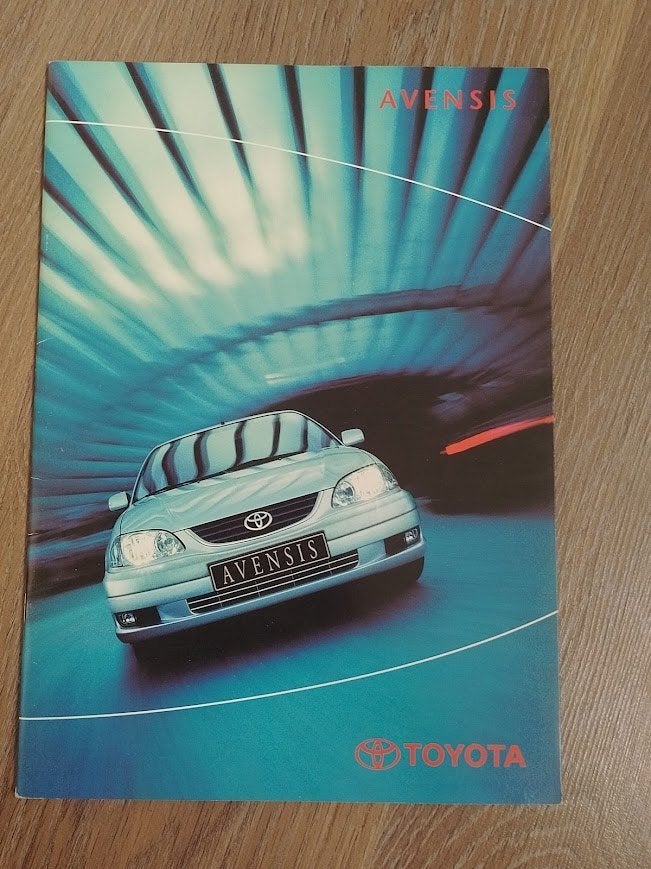 Toyota Avensis autofolder 2002, Ophalen of Verzenden, Nieuw, Toyota