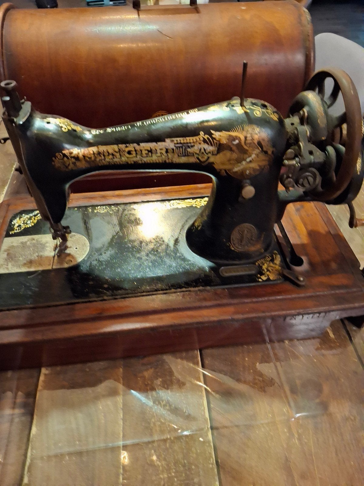 Antieke Singer Naaimachine uit 1922 met Houten Kap, Ophalen