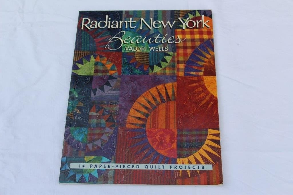 Quiltboek 'Radiant New York Beauties', Valori Wells, Ophalen of Verzenden, Zo goed als nieuw, Borduren en Naaien