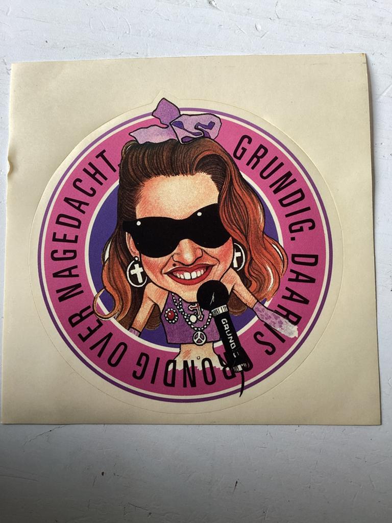 Sticker Grundig Madonna (jaren 80), Verzamelen, Verzenden, Zo goed als nieuw, Merk