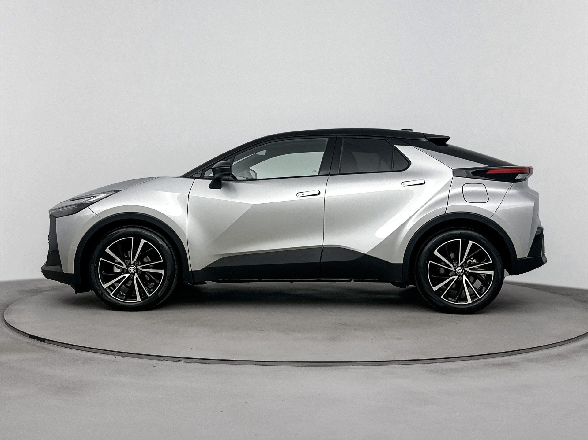 Toyota C-HR 1.8 Hybrid 140 Executive | Apple Carplay & Andro, Auto's, 12 maanden, Zwart, 4 cilinders, Bedrijf