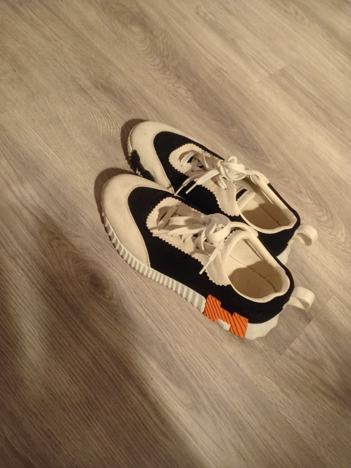 Hermes schoenen maat 42, zo goed als nieuw, Kleding | Dames, Schoenen, Zwart, Ophalen of Verzenden, Hermes, Sneakers of Gympen