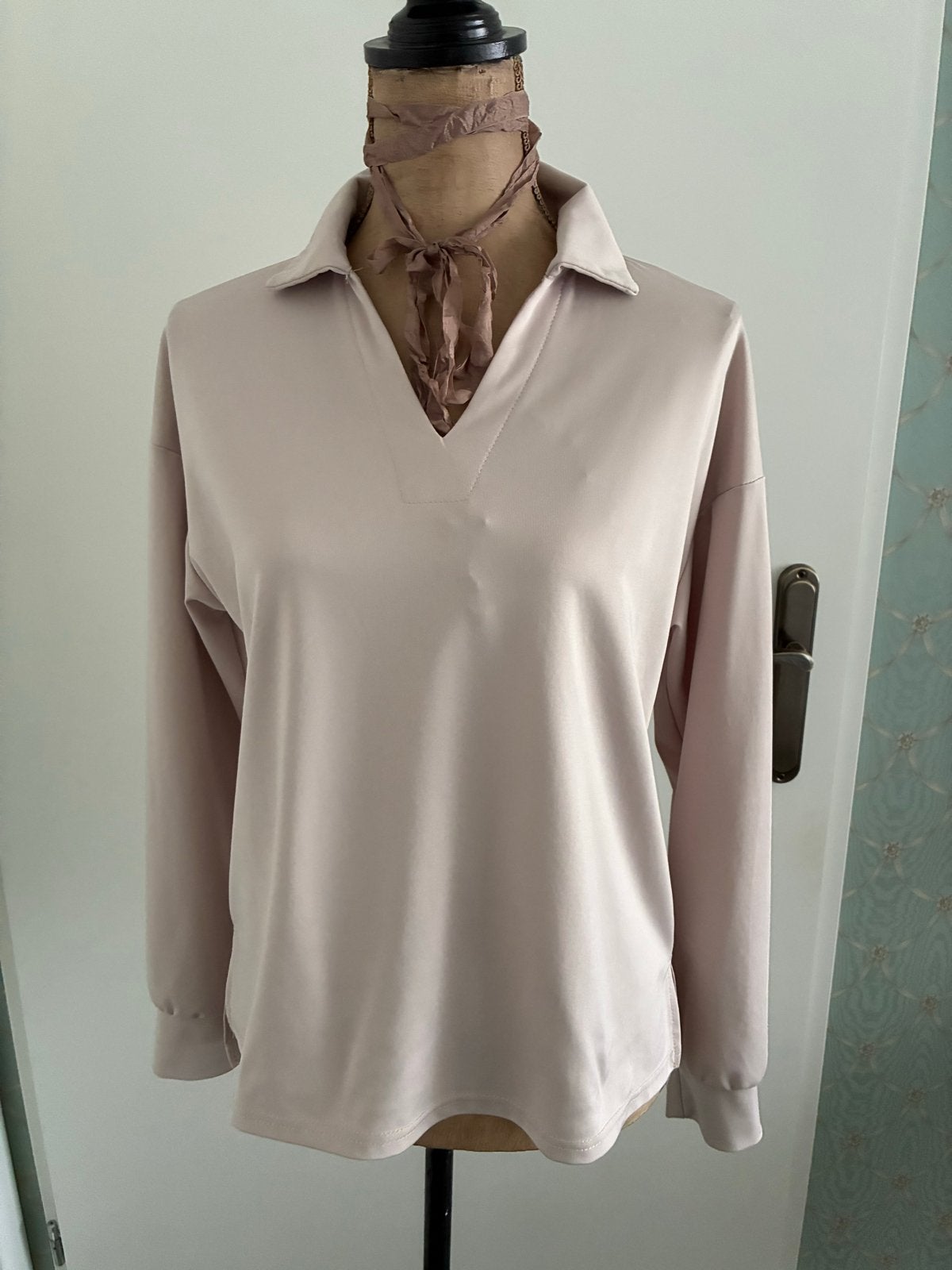 Nieuwe beige blouse met lange mouwen, Maat 38/40 (M), Beige, Nieuw, Ophalen of Verzenden